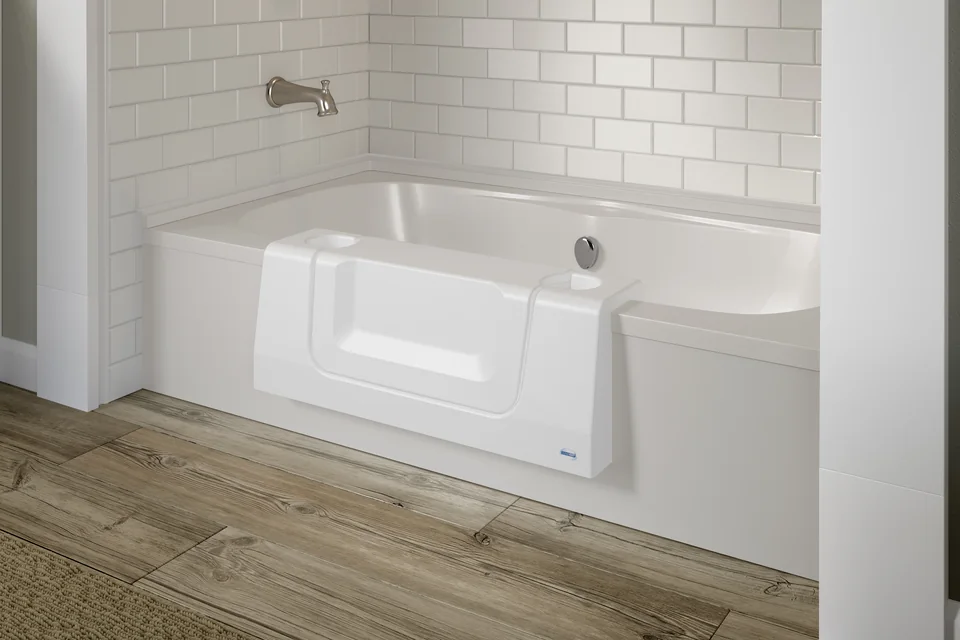 Convertible bathtub insert with its removable center plug fitted for bathing.